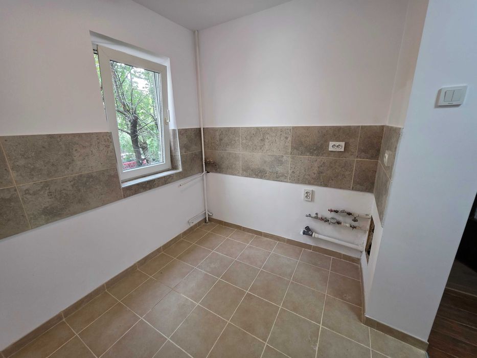 Apartament 3 camere de inchiriat, et 1, decomandat, 48 mp - mobilat sau nemobilat - Ploiesti Vest