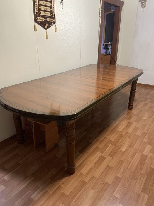 Продам стол натуральное дерево