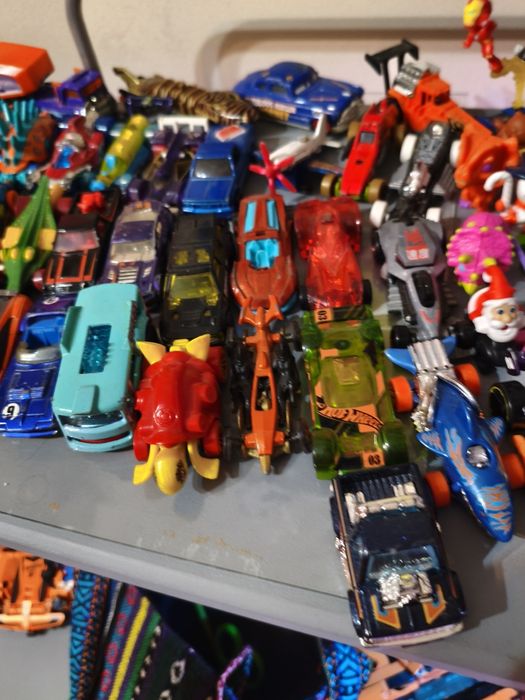 Продаю hot-wheels