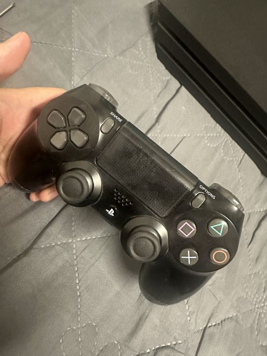 Продам PS4 Pro прошитую,  1 tb