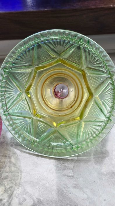 Стъклена васичка с капак