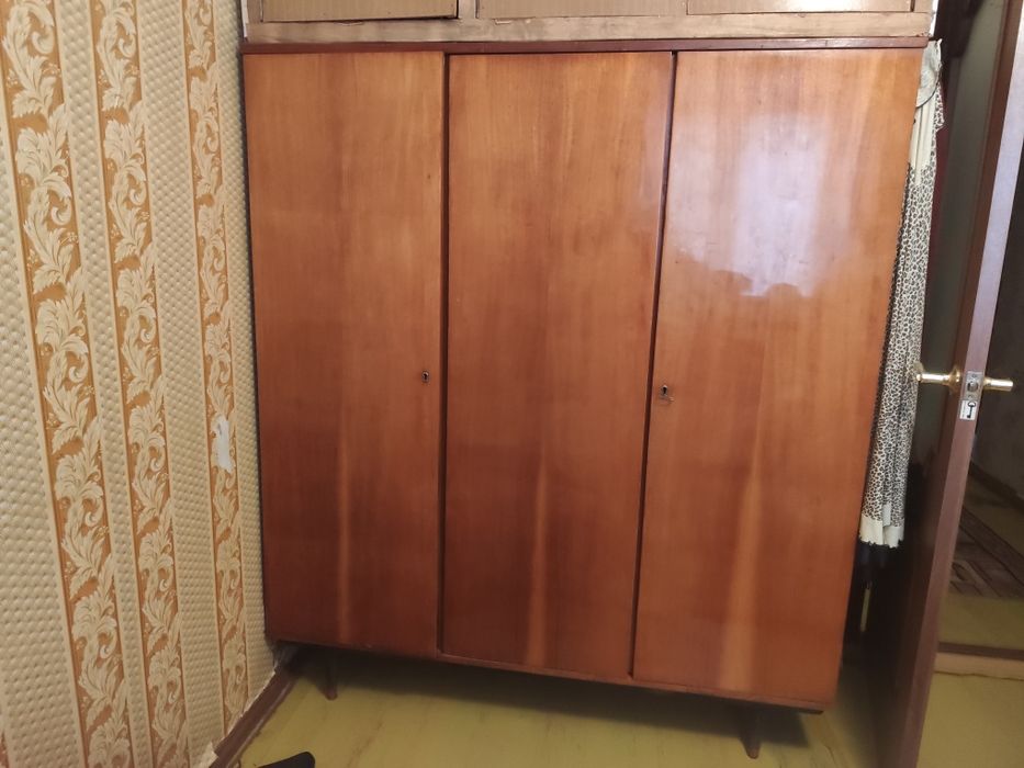 Шифоньер  три двери