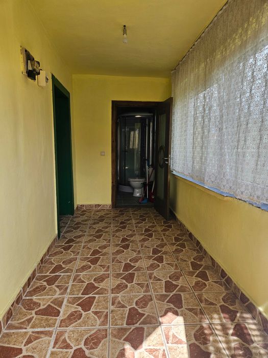 Casa ComCârța judSibiu curte si gradina 3 camere hol baie grajd sura magazie pivnita Apa gazul la poarta si curent Fantana in curte Zona buna PRET NEG