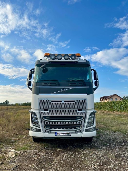 Volvo FH 16 cu macara forestiera