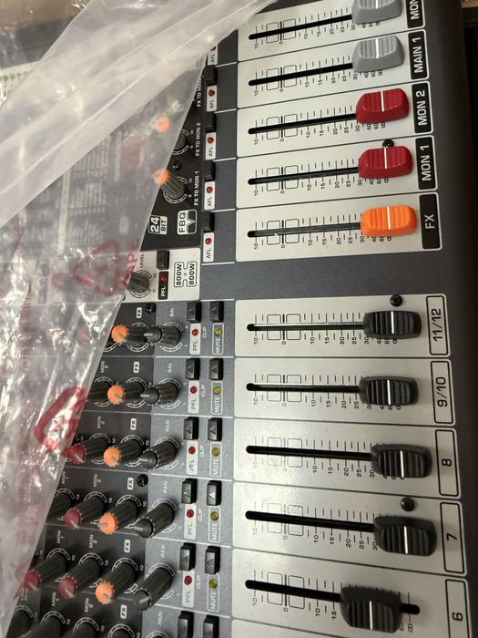 Mixer activ Behringer pmp4000