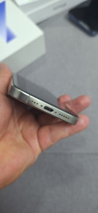 Продам телефон Apple iPhone 15 pro на 256