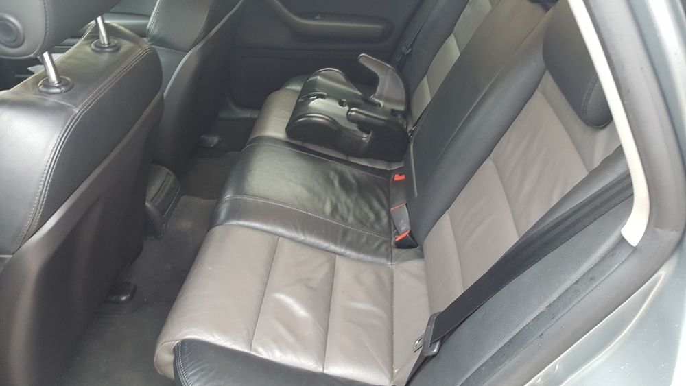 Продавам Ауди А4 много подържано.