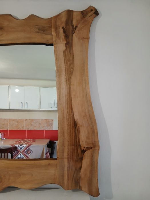 Oglindă din lemn de nuc masiv