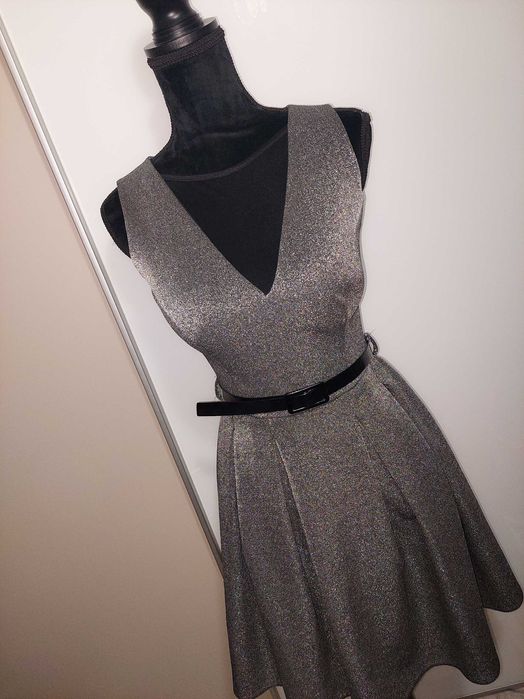 Rochie strălucitoare lurex, in clos cu decolteu in V