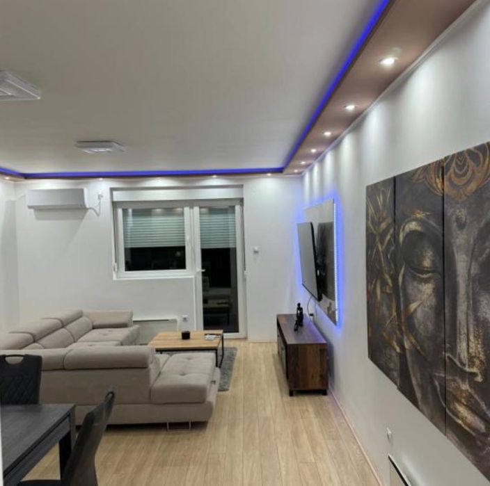 Тристаен  апартамент под наем 670  Евро