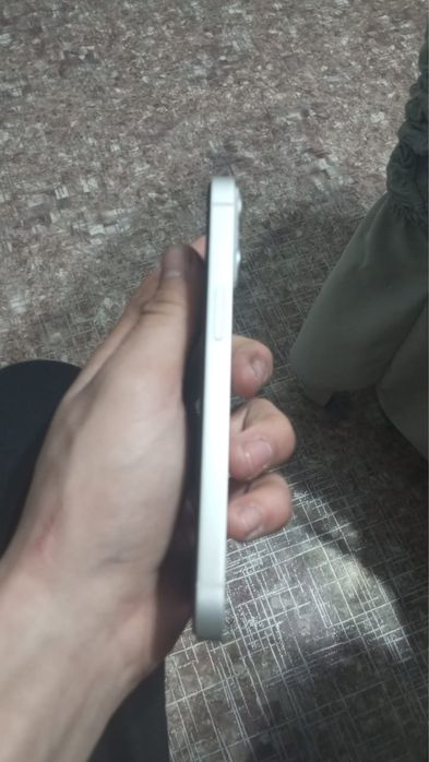 Продоется айфон 13