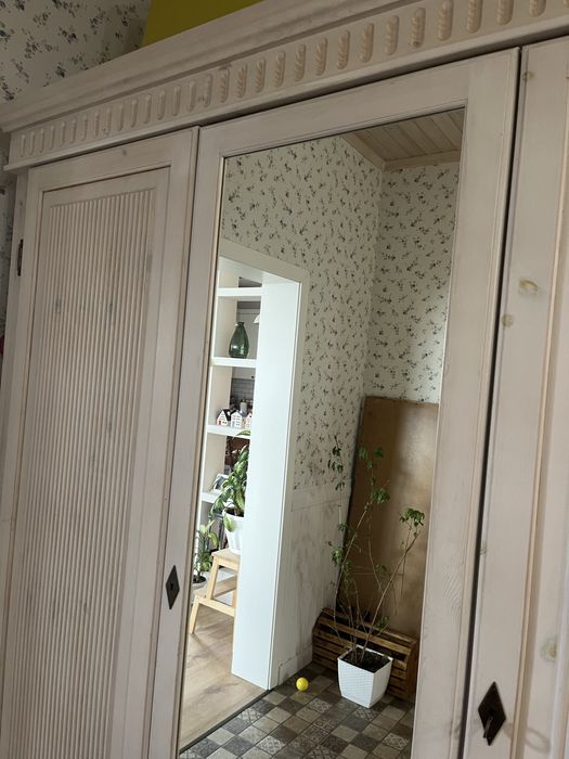 Шкаф деревянный