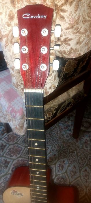 Продается гитара  Шести струнное