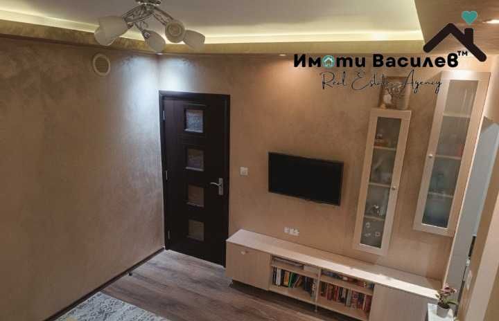 Продава се Двустаен апартамент в София, Център - 68 кв.м за 1500 €/кв.м - Снимка #2