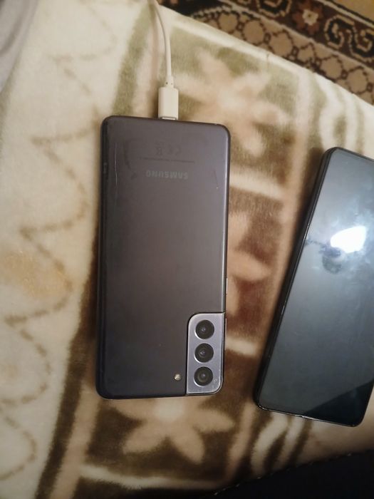3 telefoane  de vânzare