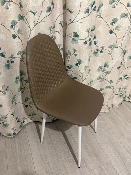 Продам 4 кухонных стула