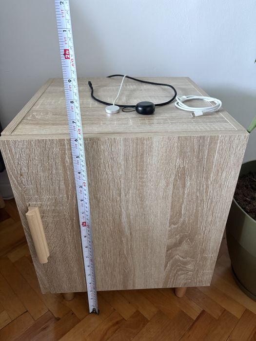 Noptiere cu picioare . Dimensiuni 40x40x40