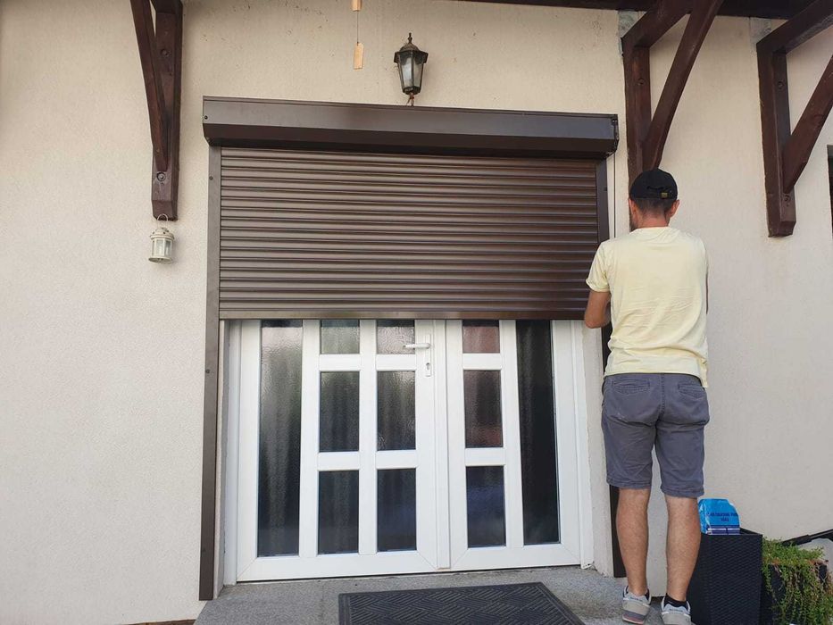RULOURI Aluminiu si Usi de garaj rezidentiale SECTIONALE