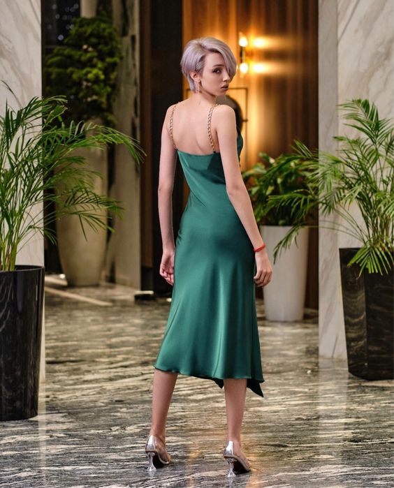 Платье вечернее цвета изумруд