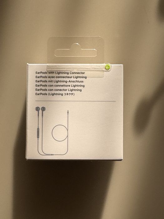 Iphone слушалки с Lightnening Connector