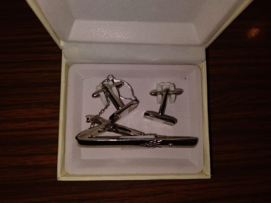 Продам запонки на костюм