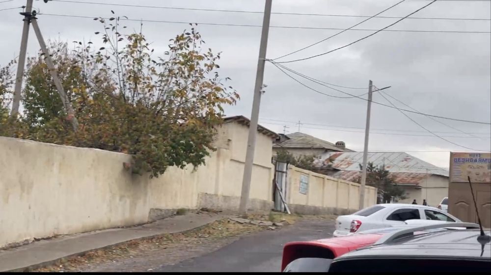 Продается земля Янги базар Паркент все комуникаци есть под Катеджи