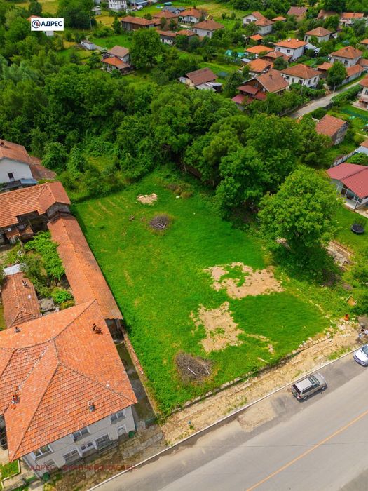 Парцел в Ловеч, област-гр.Априлци площ 1625 цена 150000
