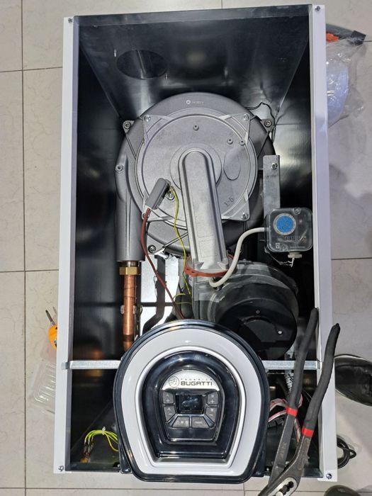 Bugatti kotellari va koplab brendlar bor