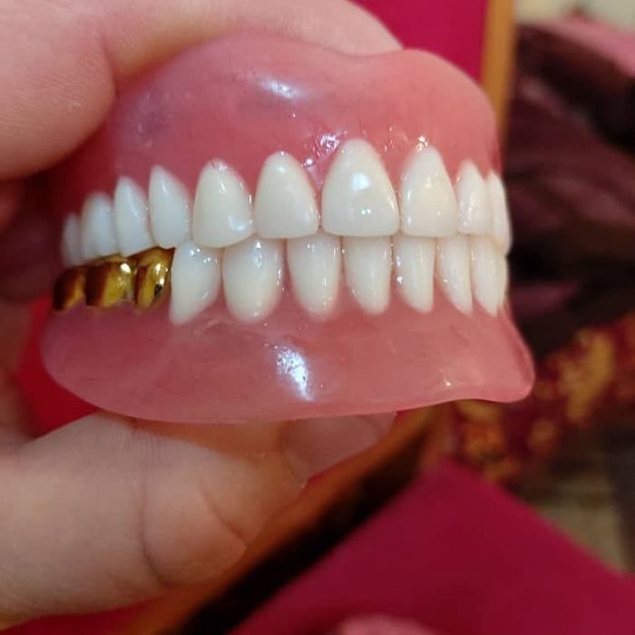 Протез зубной тех
