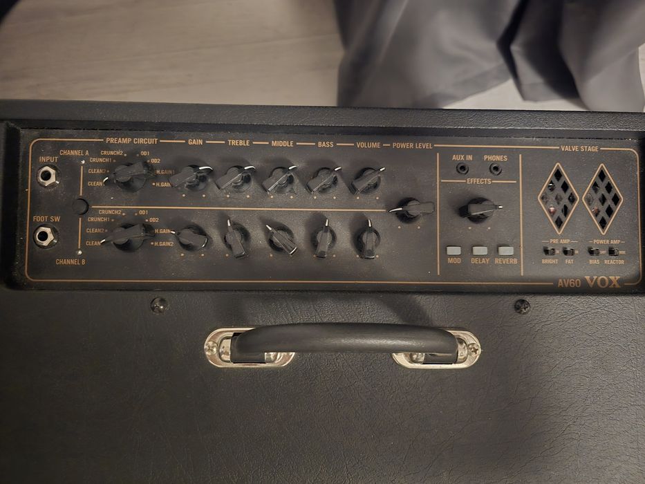 Усилвател за китара Vox AV60 + footswitch / кубе, комбо, футсуич