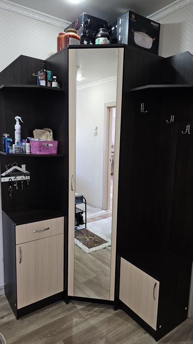 Продам угловой шкаф в прихожую !!!