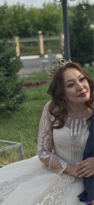 Продам корону изумрудную