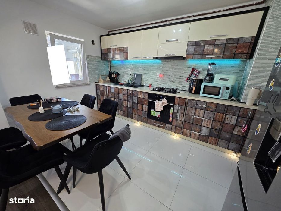 Apartament cu 3 camere decomandate
