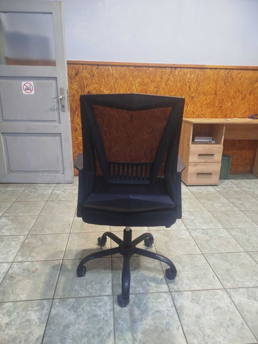 Черен офис стол Юки