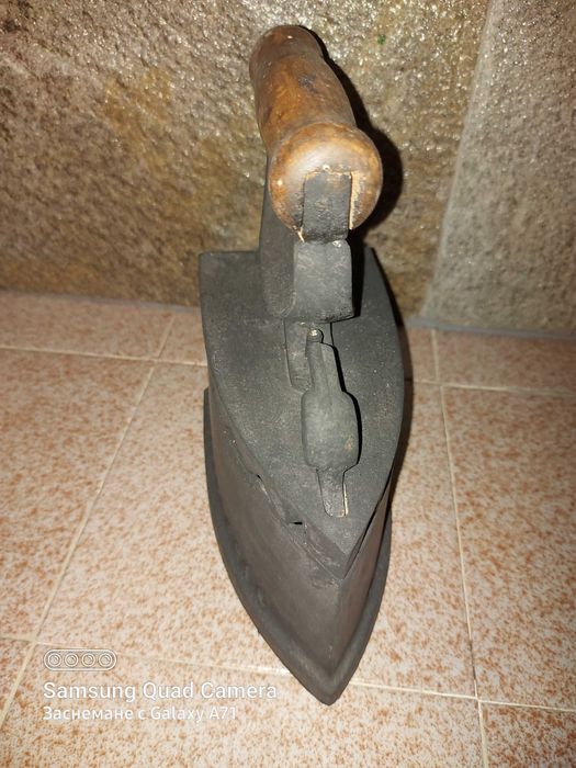 Стара антична ютия