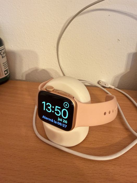 Apple watch SE pink gold aluminium case