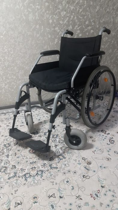 Продам инвалидную коляску