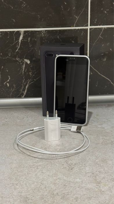 iPhone 8 Plus в идеальном состоянии