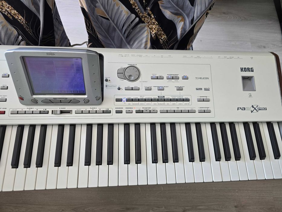 Продавам! Два-клавира. Korg pa2x. 128 рам..