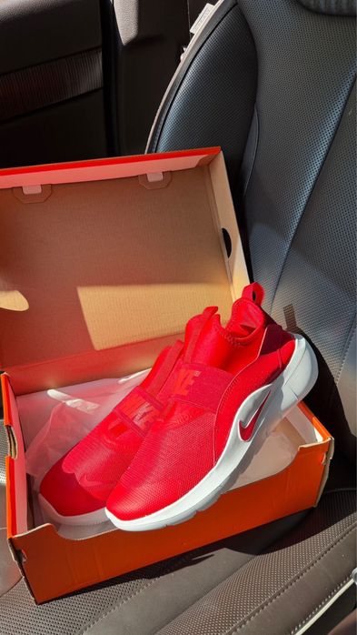 Продаю Кроссовки NIKE