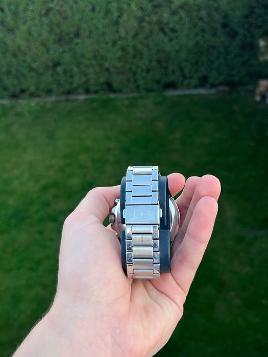 Часовник tommy hilfiger