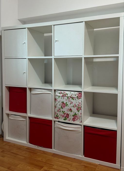 Biblioteci Ikea Kallax  albe(se vand si separat)