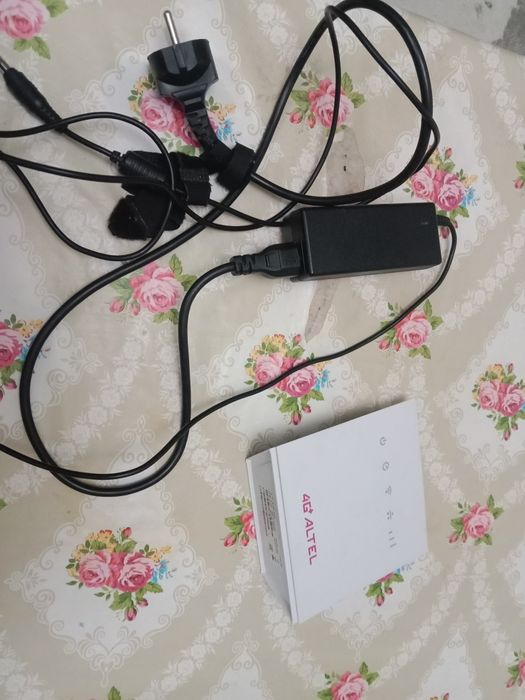 Продам Алтел за 20 тыс и зарядку для ноутбука