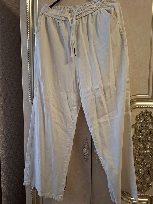 Продам женские костюм и брюки  2 штука  разных вида оба турецкий