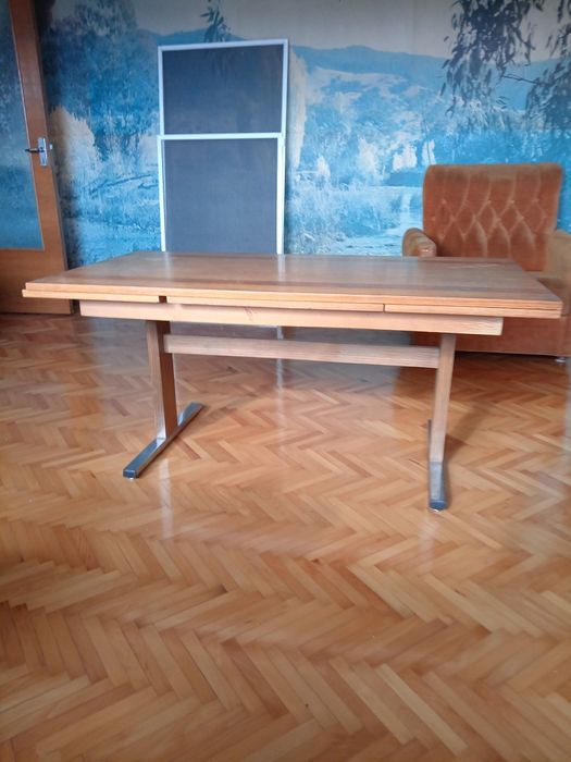 Vând Mese extensibile impecabile