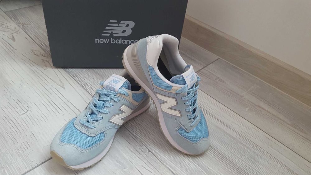 Сини велурени маратонки New Balance 574 Classic за момиче с р-р EUR38