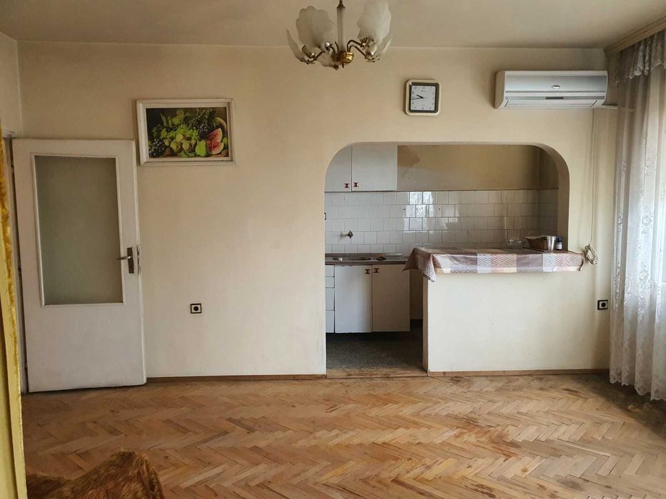 Продава се Тристаен апартамент в Стара Загора, Център - 86 кв.м за 1175 €/кв.м - Снимка #2