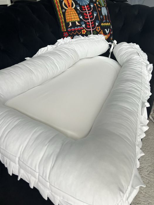 Babynest bebelusi alb cu volane potrivit de la nastere