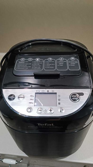 Хлебопекарна Tefal 700W, 22 програми, черна