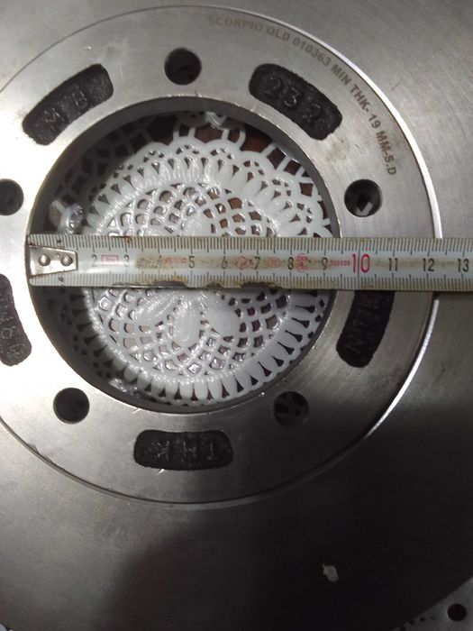 Чисто нови спирачни дискове предни